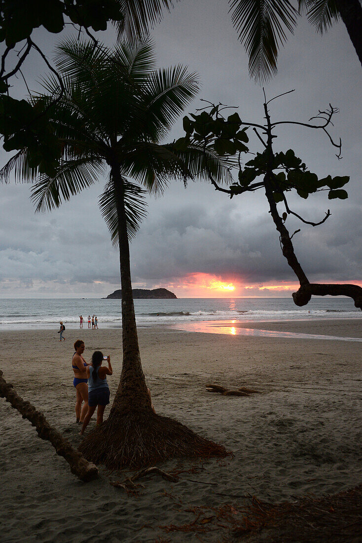 am Strand von Manuel Antonio, Pazifikküste von Puntarenas, Costa Rica