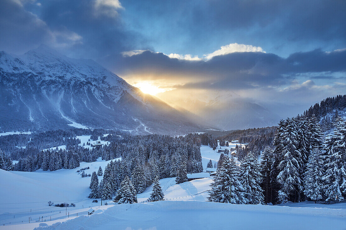 Sonnenaufgang in Lenzerheide, Graubünden, Alpen, Schweiz