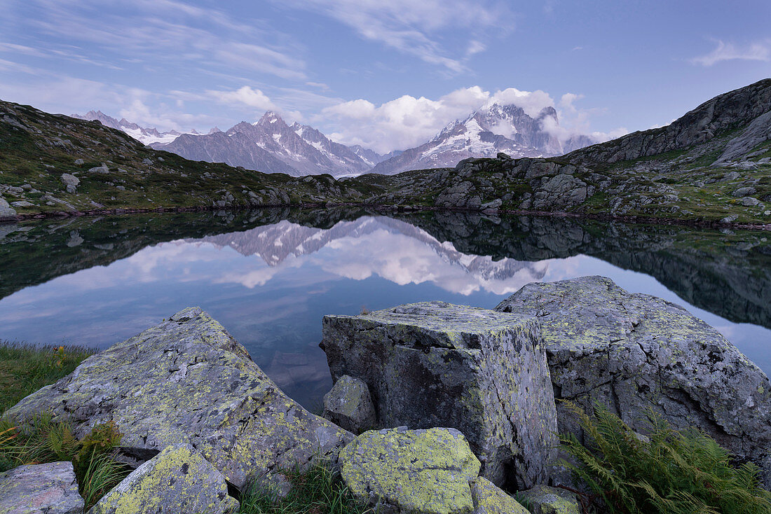 Lacs des Cheserys, Aiguille du Chardonnet, Aiguilles Verte, Haute-Savoie, Frankreich