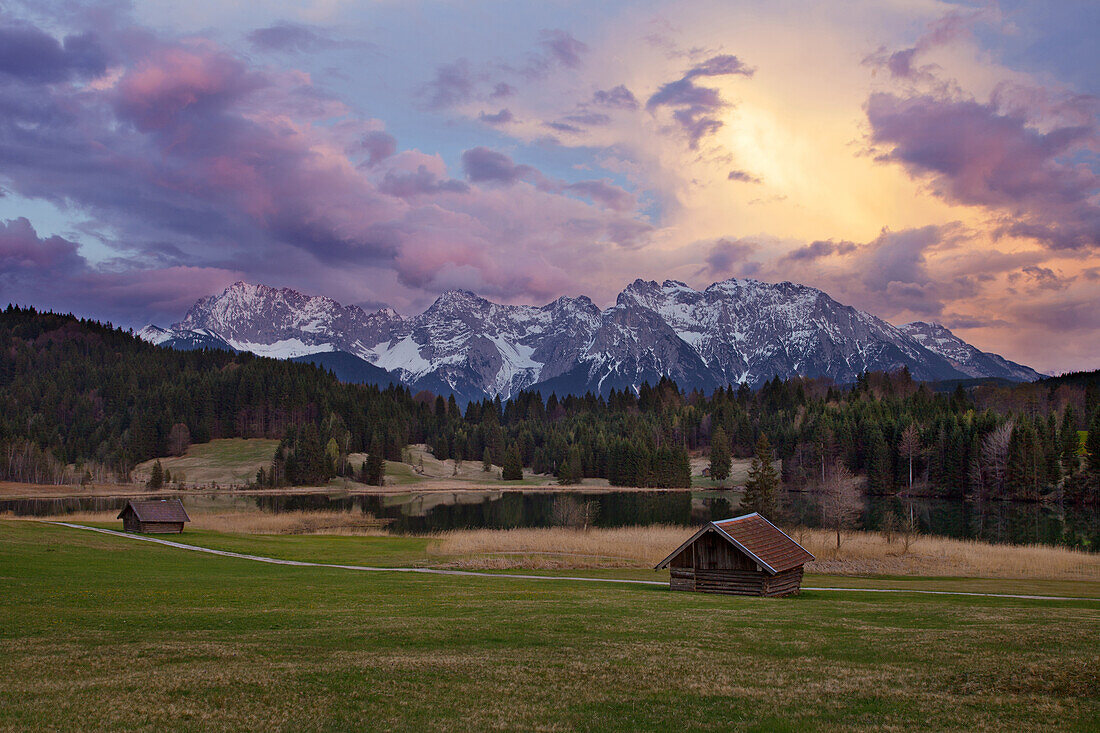 Sonnenuntergang, Geroldsee, Wagenbrüchsee, Alpen, Gerolder Alm, Bayern, Deutschland