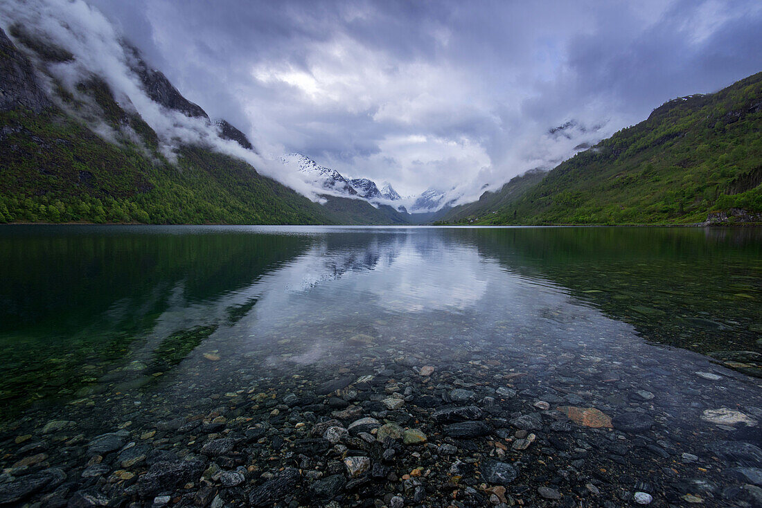 Frühling, See, Berge, Schnee, Olden, Fjordane, Norwegen, Europa