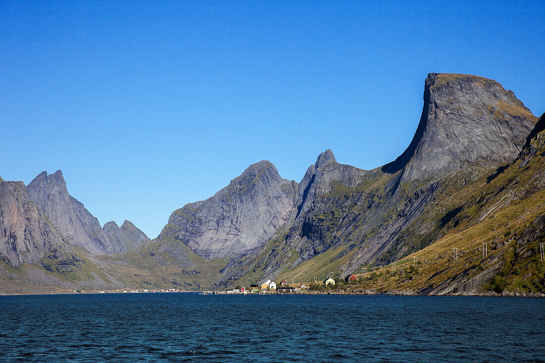 Kjerkfjorden, Segltinden, Reine, Fjord, Moskenesoya, Lofoten, Norwegen, Europa