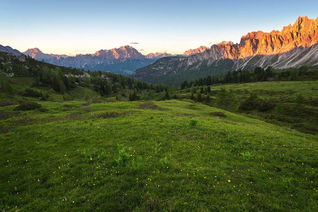 Sonnenuntergang, Alpenglow, Passo Giau, Monte Cristallo, Formin, Dolomiten, Alpen, Italien, Europa