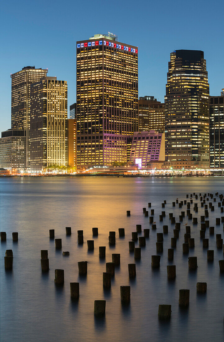 Blick vom Brooklyn Bridge Park zur Manhatten Skyline, New York City, New York, USA