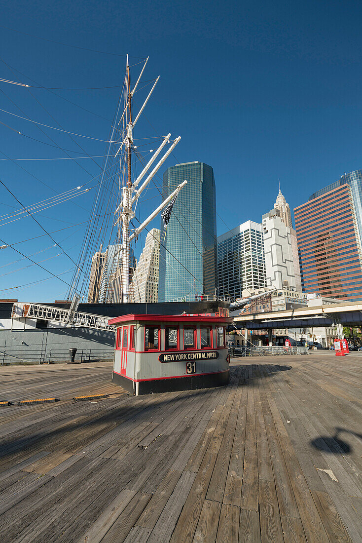 Sailing ship from South Street Seaport Museum, Pier 16, Manhattan, New York City, New York, USA