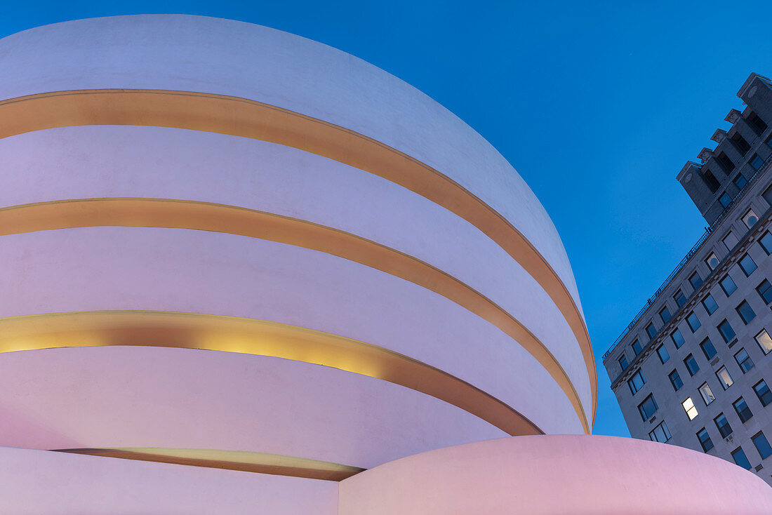 Solomon R. Guggenheim Museum, 5th Avenue, Manhattan, New York City, USA