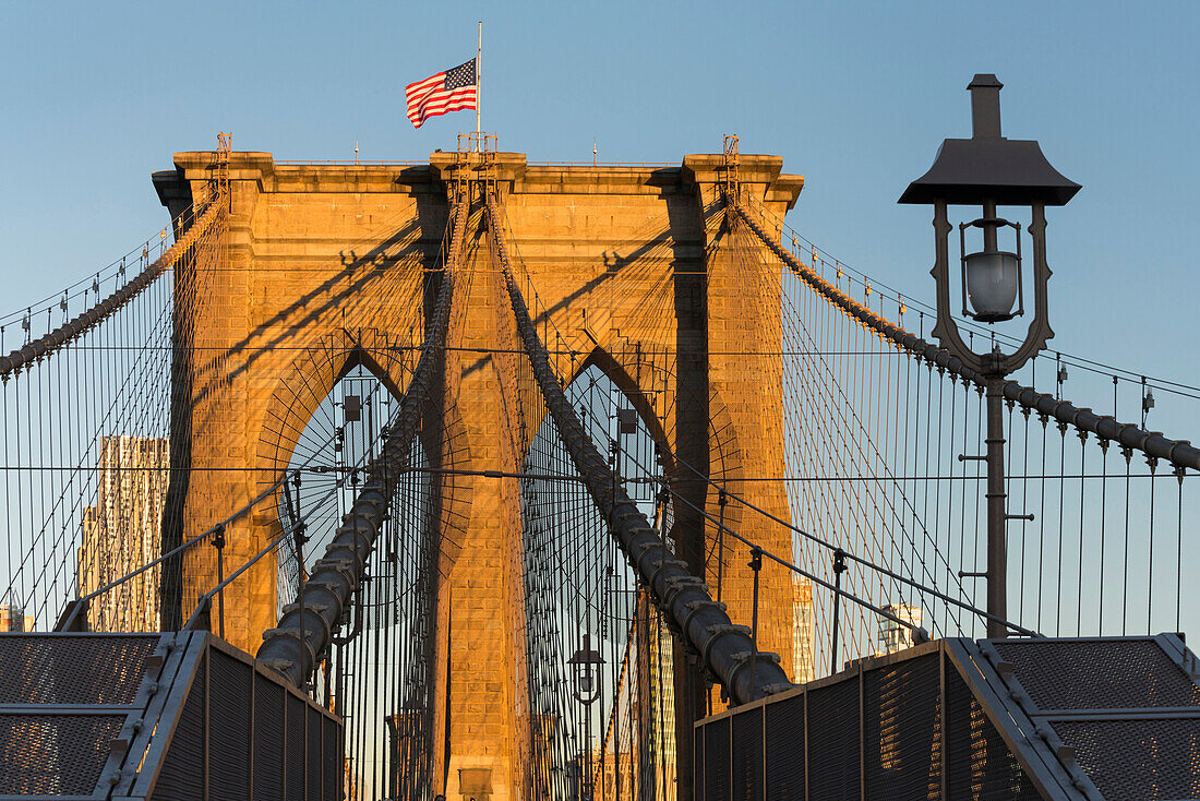 Brooklyn Bridge direction Manhatten, New York City, USA