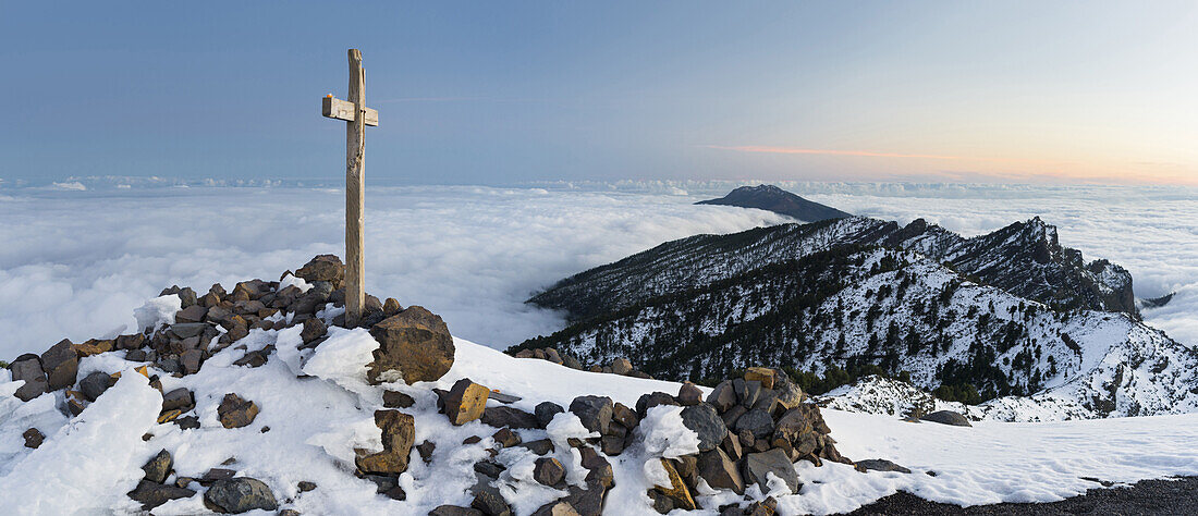 Gipfelkreuz am Pico de la Nieve, Insel La Palma, Kanarische Inseln, Spanien