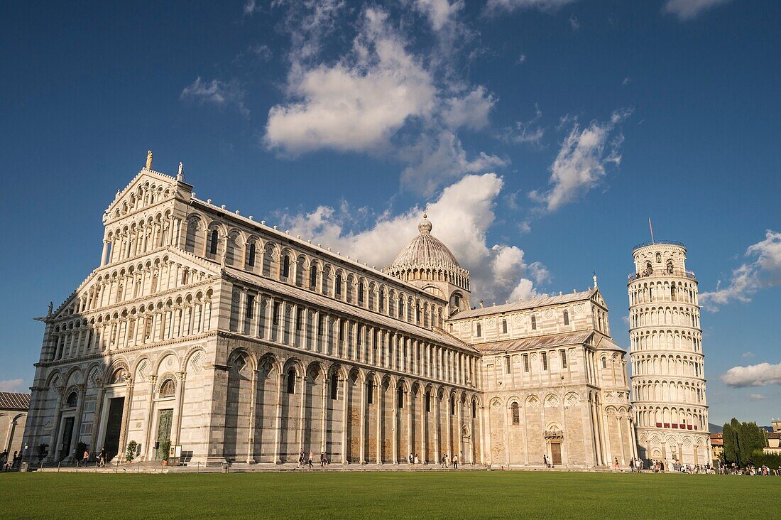 Pisa Cathedral, Duomo, and Bell Tower, Leaning Tower of Pisa, Piazza dei Miracoli, Pisa, Tuscany, Italy.