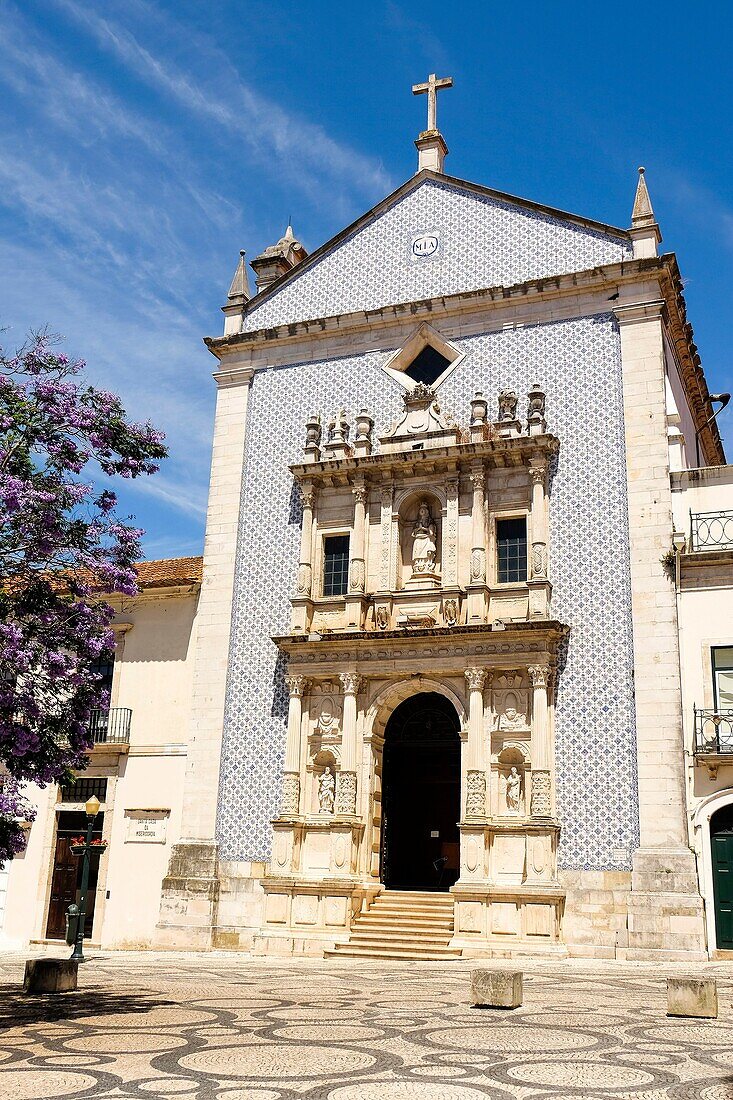 Misericordia-Kirche auf dem Platz der Republik in Aveiro, Portugal.