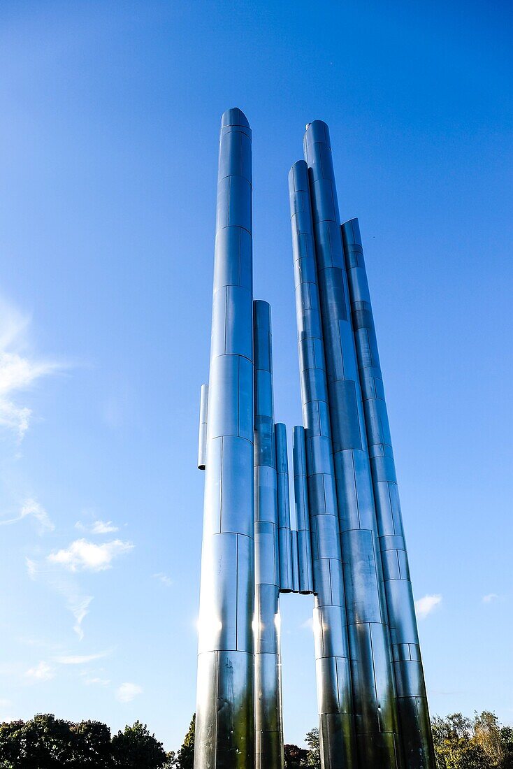 Kohlenstoffstahlrohre im Henri Dunantpark in Eindhoven, Niederlande, Europa.