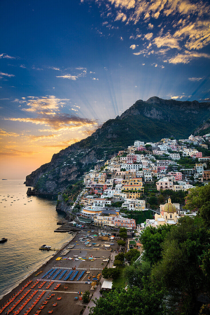 Positano is a village and comune on the Amalfi Coast (Costiera Amalfitana), in Campania, Italy, mainly in an enclave in the hills leading down to the coast.Positano was a port of the Amalfi Republic in medieval times, and prospered during the sixteenth an