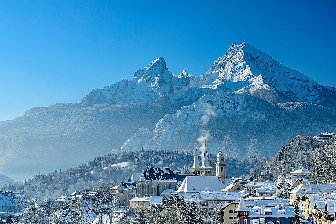 Village of Berchtesgaden in front of Kleiner Watzmann, Watzmannkinder and Watzmann, Berchtesgaden, Berchtesgaden Alps, Upper Bavaria, Bavaria, Germany