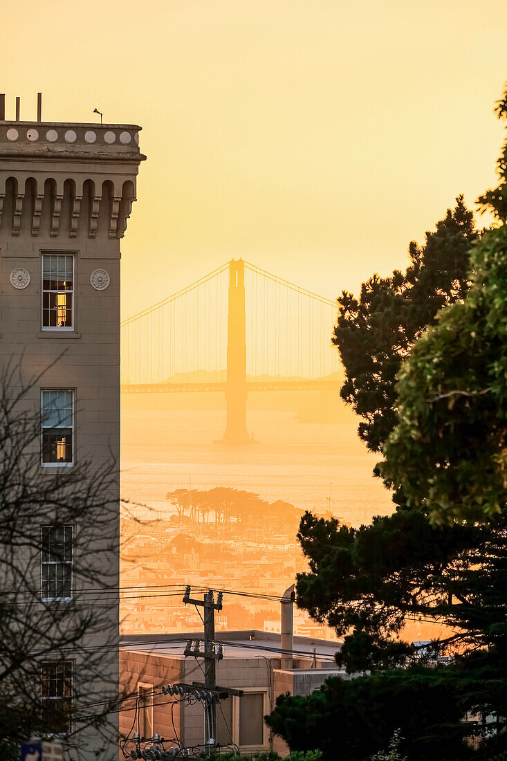 'Golden Gate Bridge at sunset; San Francisco, California, United States of America'