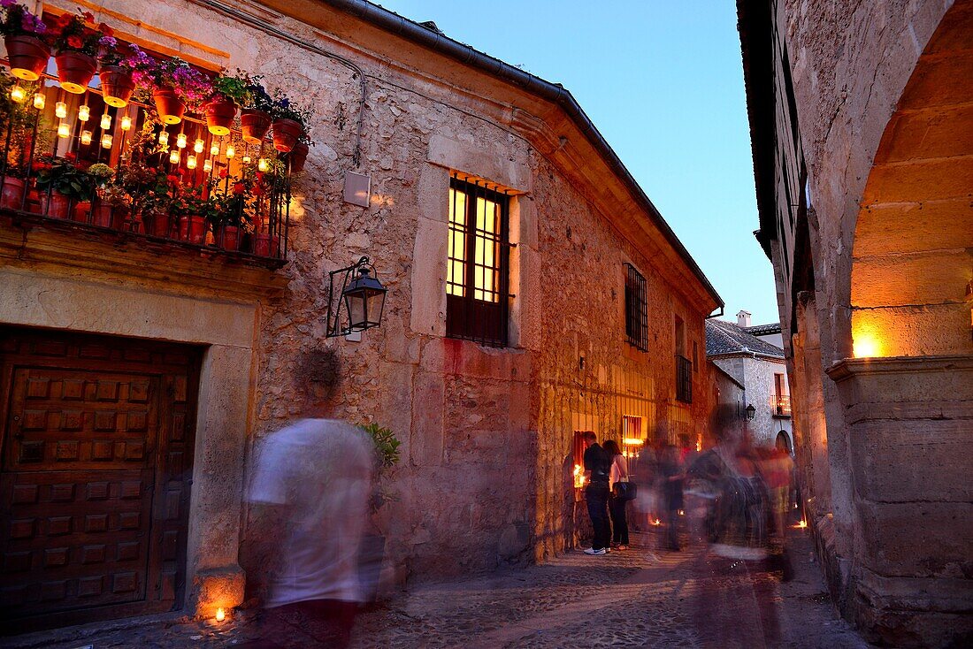 Kerzen Nacht Party in Pedraza, Segovia, Spanien.