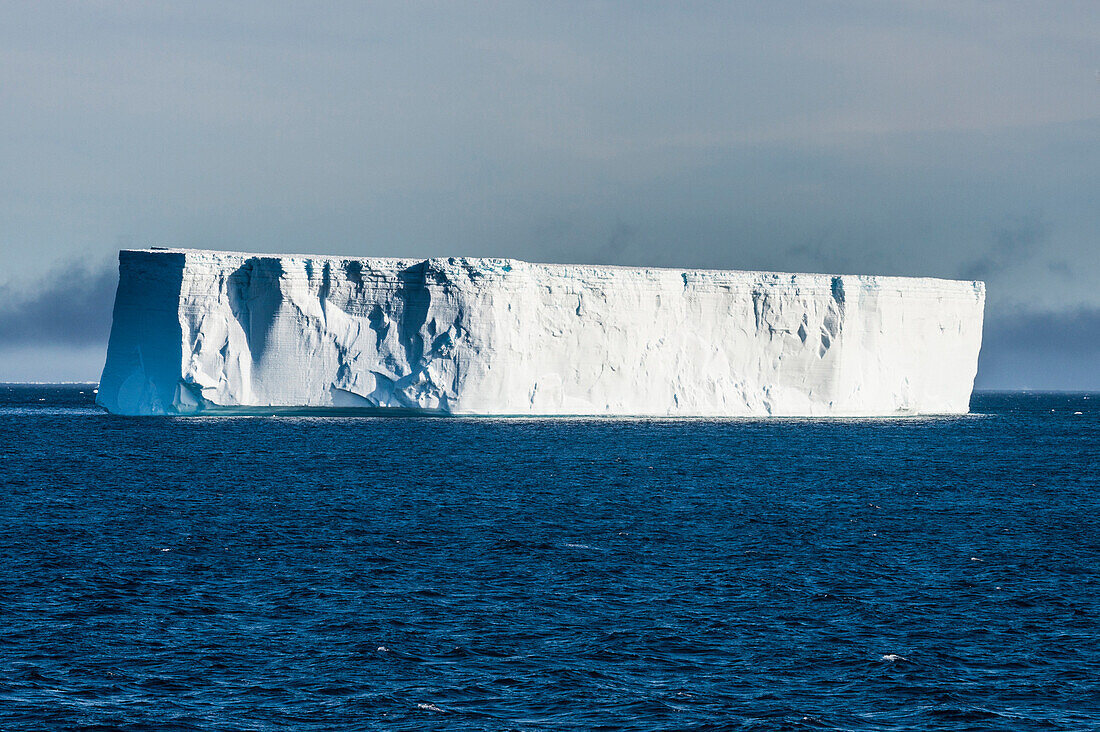 Large iceberg floating in the Weddell … – License image – 71149816 ...