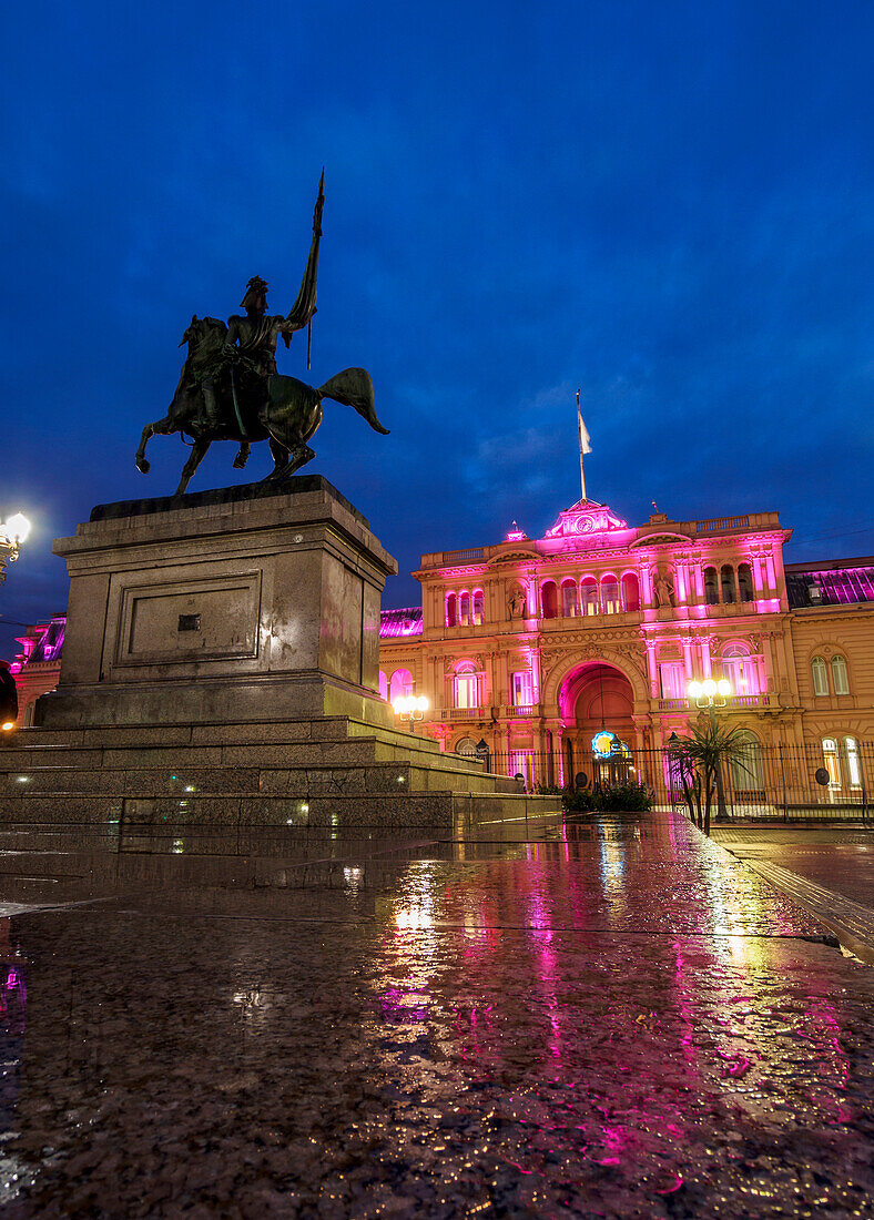 Twilight view of the Casa Rosada on Plaza de Mayo, Monserrat, City of Buenos Aires, Buenos Aires Province, Argentina, South America