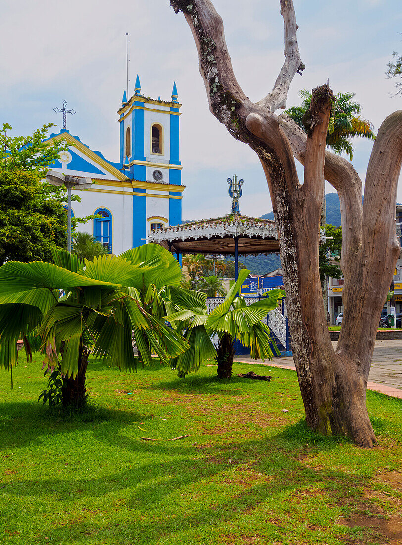 View of the Exaltacao da Santa Cruz Church, Ubatuba, State of Sao Paulo, Brazil, South America