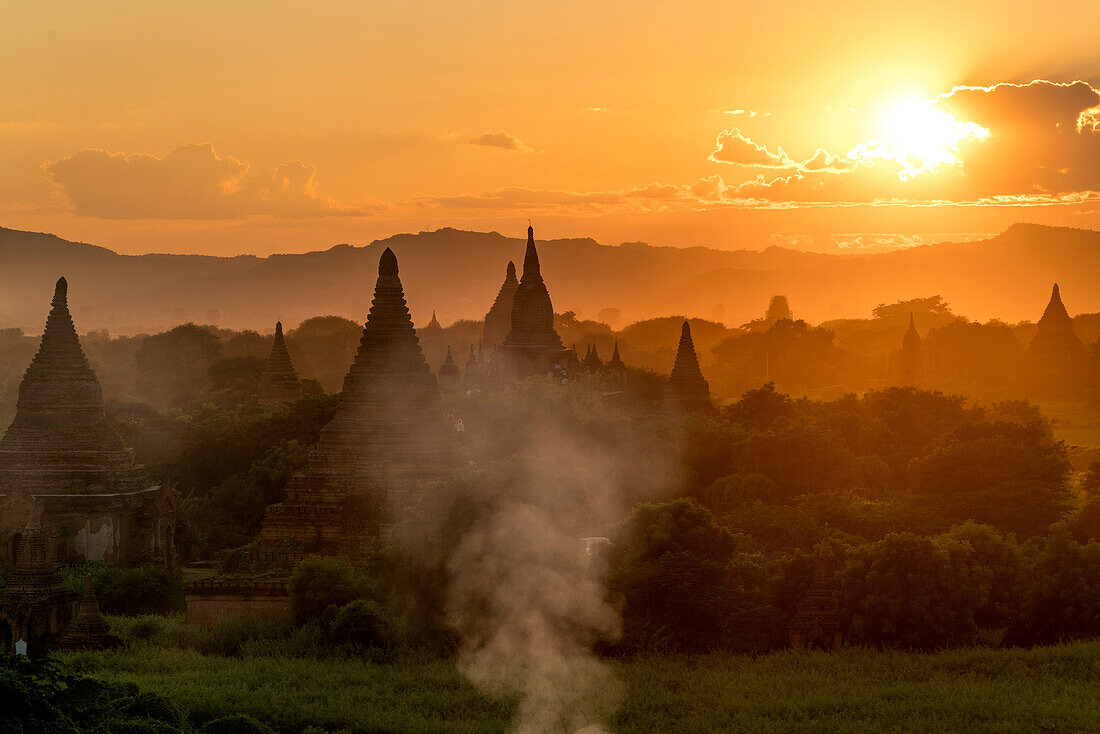 Sunset in Bagan (Pagan), Myanmar (Burma), Asia