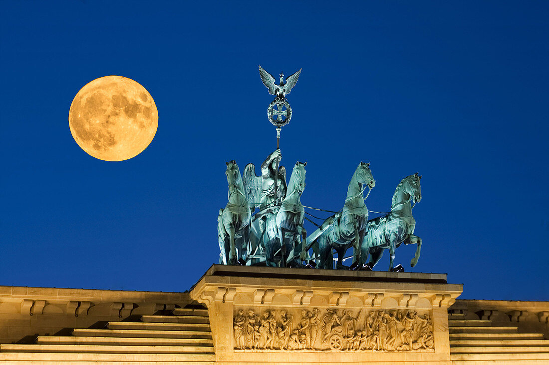 Full moon, Super moon, Berlin brandenburg gate , paris square, quadriga
