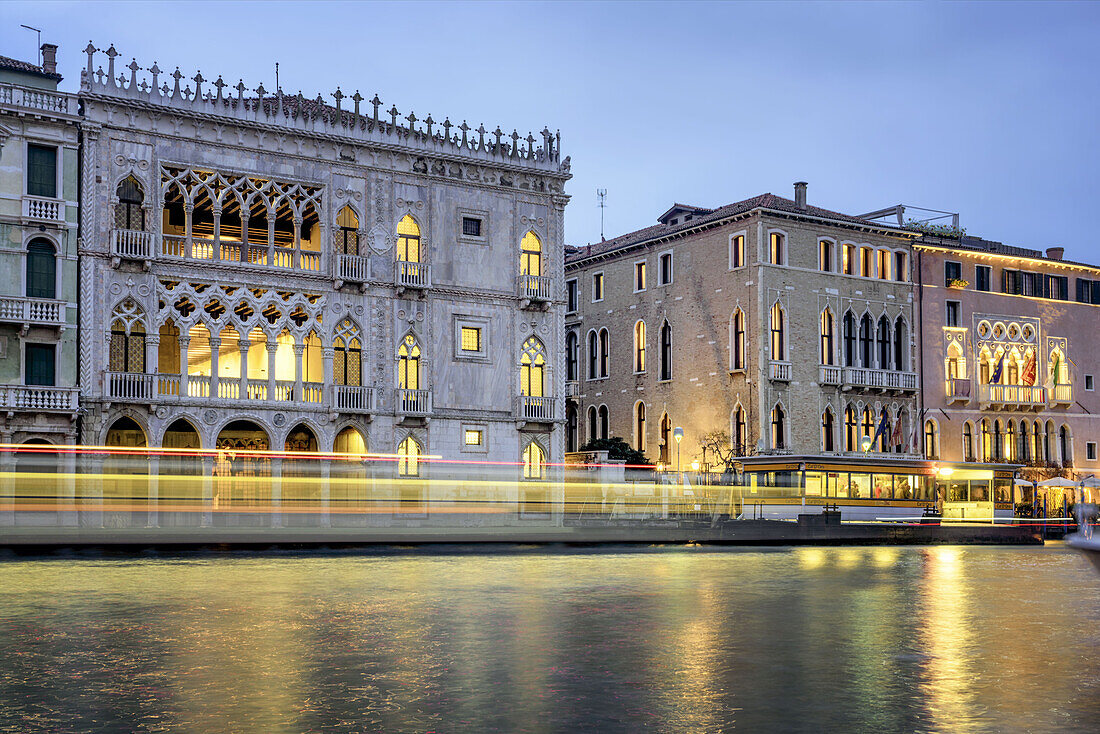 Canal Grande, links Palazzo Ca d Oro, Ca Sagredo Hotel, Venedig, Italien, Europa