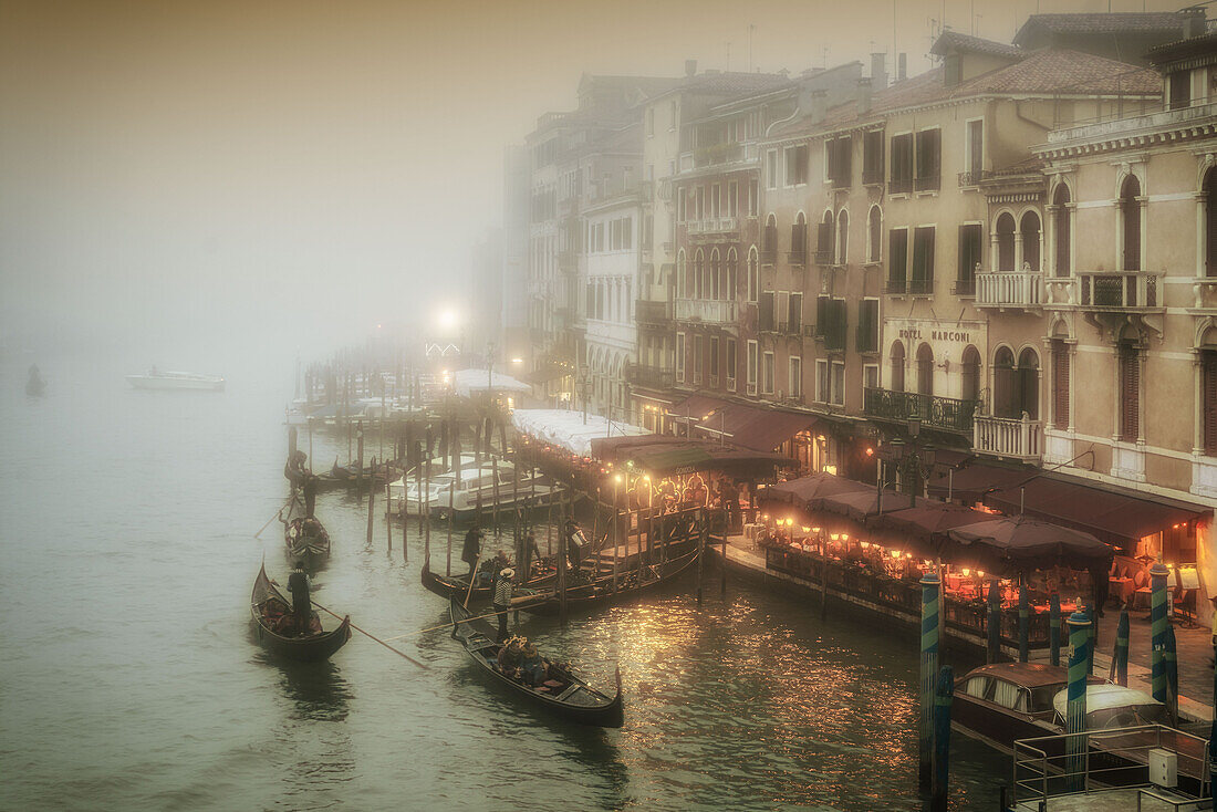View from Rialto bridge to Canal Garnde at dusk, fog, gondolas ,  Venedig, Venezia, Venice, Italia, Europe