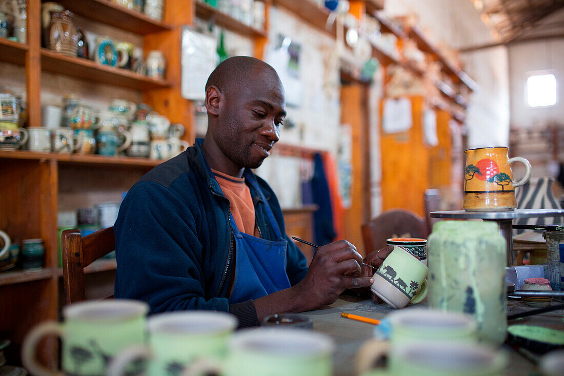 Africa, Malawi, Lilongwe district, Dedza pottery, Pottery industry