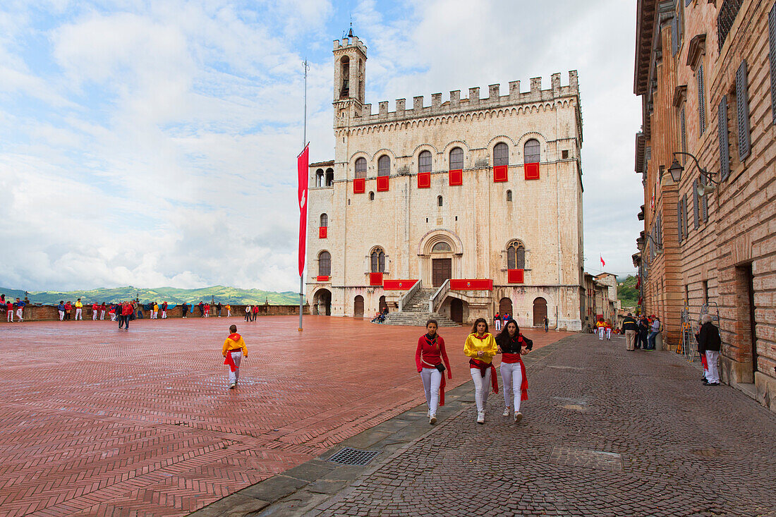 Europe, Italy, Umbria, Perugia district, Gubbio, The crowd and the Race of the Candles