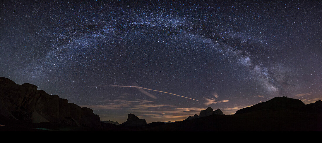 Mondeval, Dolomites, Cortina d'Ampezzo, Veneto, Belluno, Italy, Milkyway over Pelmo Mount and Becco de Mezzodi