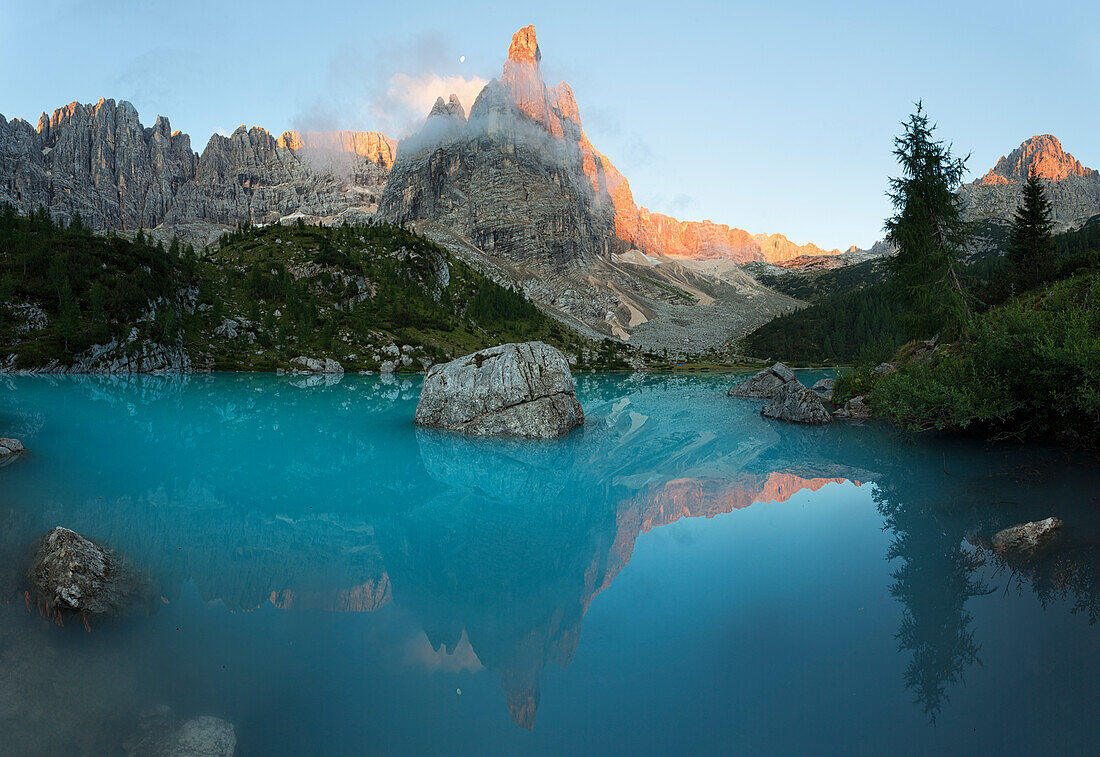 Sorapis Lake, Dolomites, Sorapis Group, Cortina d'Ampezzo, Belluno, Italy