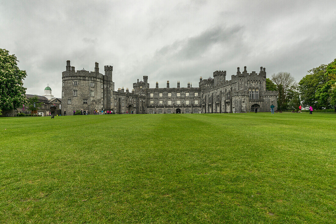 Kilkenny Castle and its gardens, Kilkenny, Co, Tipperary, Munster, Ireland, Europe