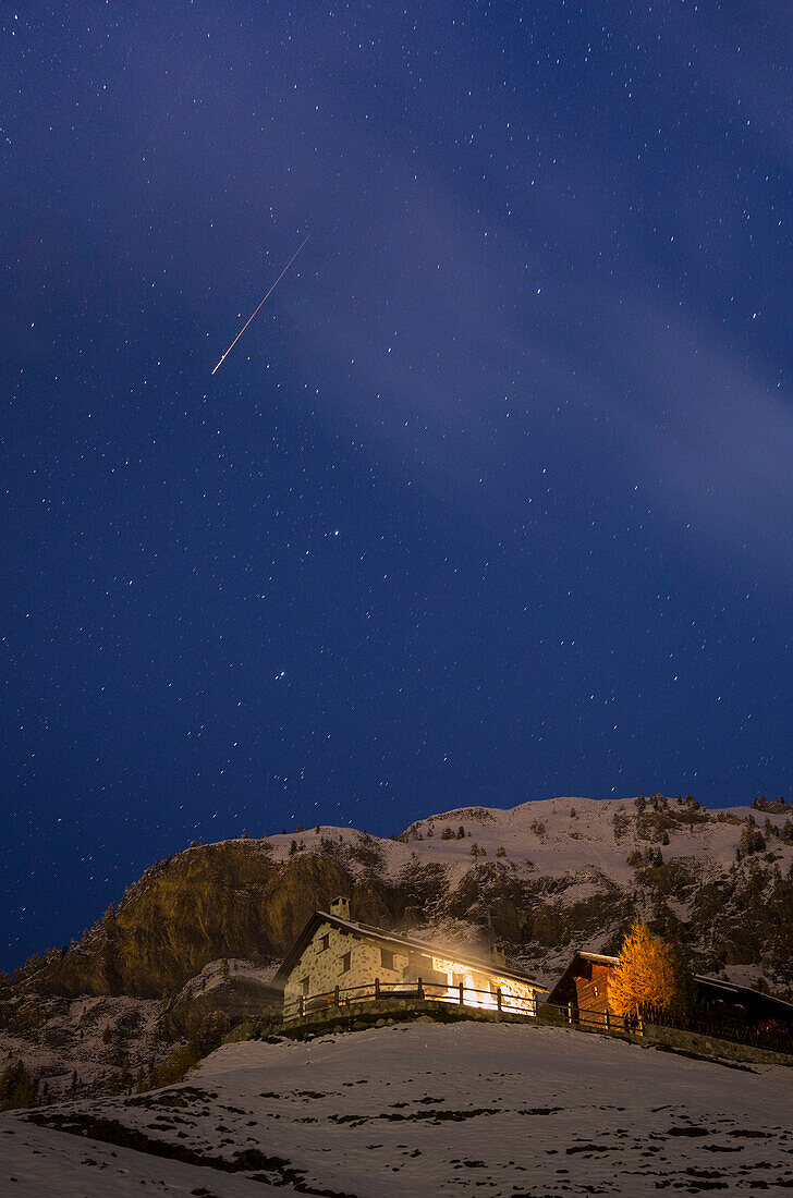 Europe, Italy, Sondrio, Alpin chalet during a winter starring night , Livigno , Valtellina , Italian Alps