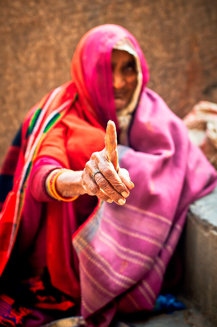 Orchha, Madhya Pradesh, India, Asia, Aged woman beggar