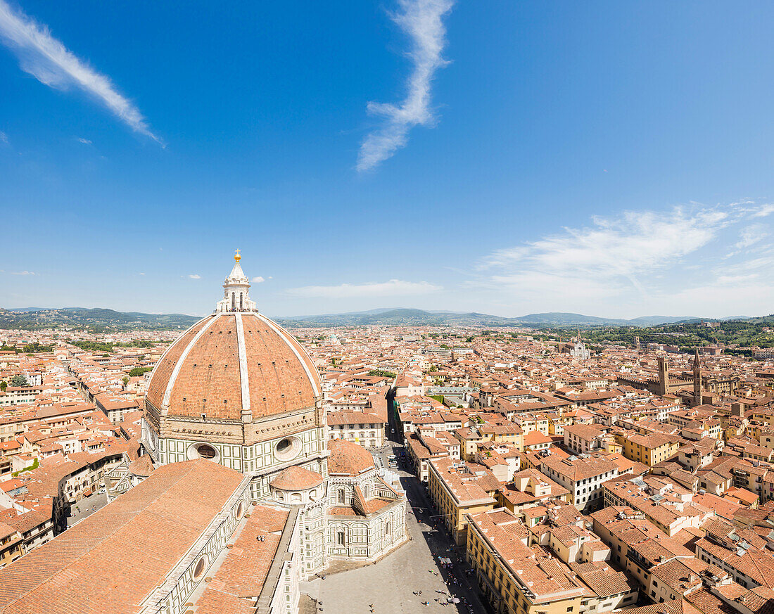 View of the old town of Florence with the Duomo di Firenze and Brunelleschi's Dome in the foreground, Florence, UNESCO World Heritage Site, Tuscany, Italy, Europe