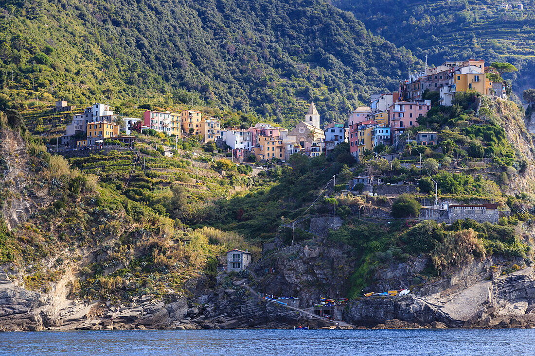 Colourful houses and cliffs atop rocky promontory, Corniglia, Cinque Terre, UNESCO World Heritage Site, Ligurian Riviera, Liguria, Italy, Europe