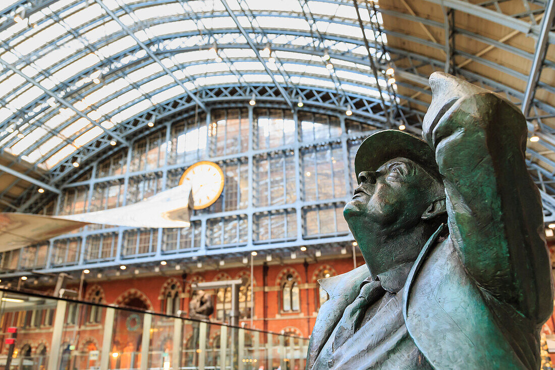 Statue of Sir John Betjeman, St. Pancras, historic Victorian gothic railway station, London, England, United Kingdom,. Europe