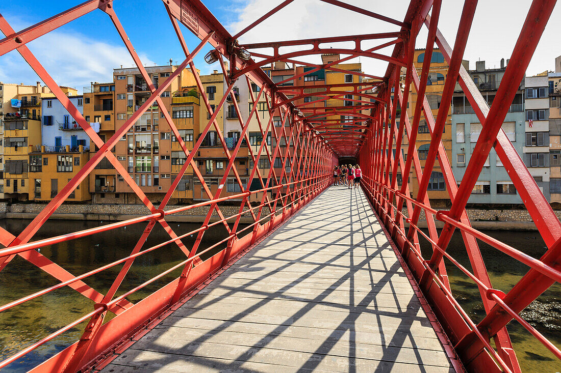 Palanques Vermelles bridge, red bridge across Onyar River, by Gustav Eiffel, City of Girona, Girona Province, Catalonia, Spain, Europe