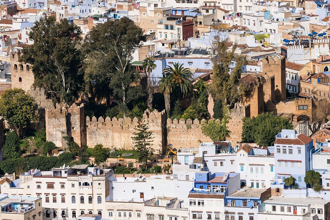 Marokko, Chauen, Chefchauen, Alcazaba, Luftaufnahme der Kasbah an einem sonnigen Tag