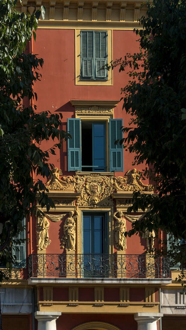 France, South-Eastern France, French Riviera, Nice, sculpted facade of a building on the port