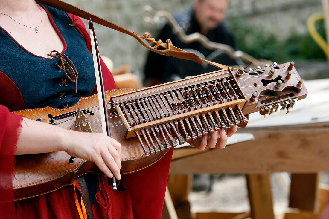 France, Seine et Marne (77). Provins. Medieval festival, close-up on a violin player