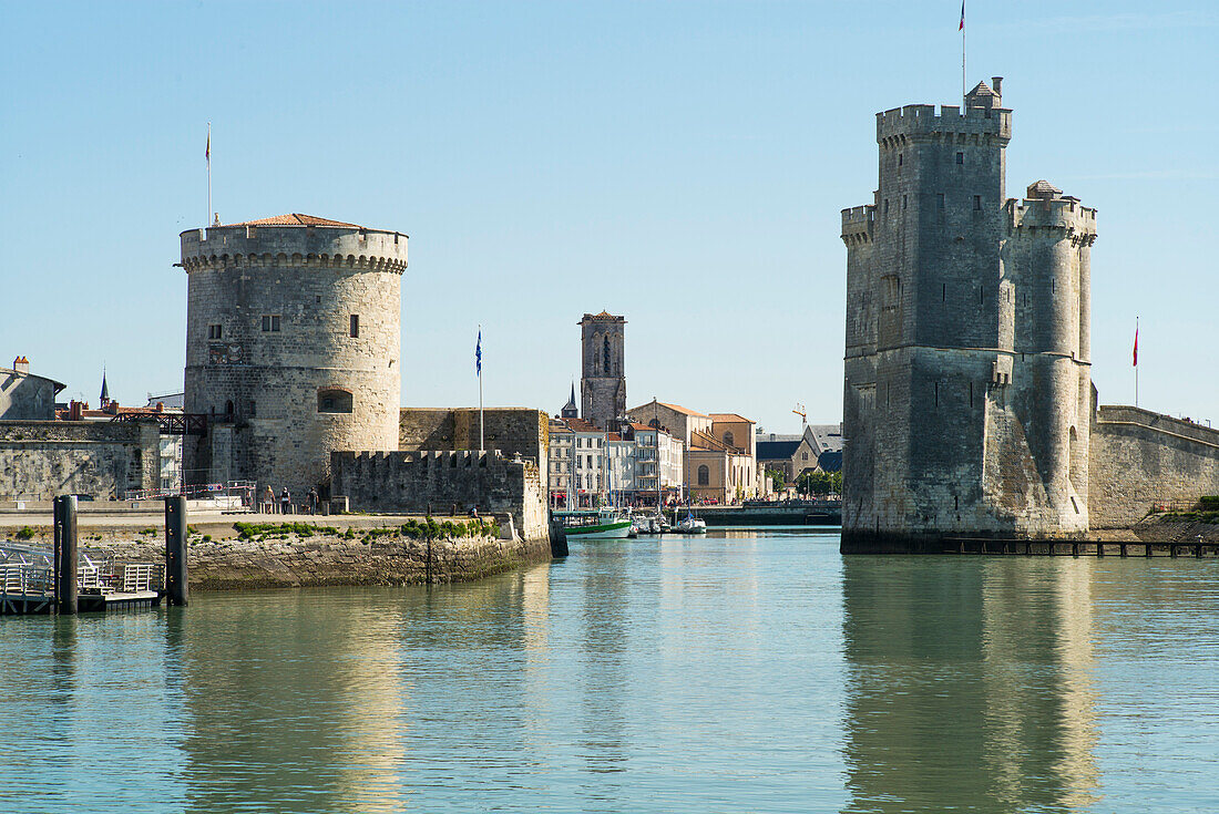 France, South-Western France, La Rochelle, tours de la Chaine et Saint Nicolas