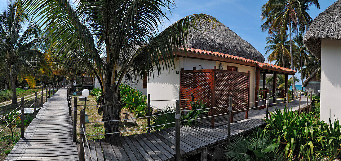 Caribbean, Cuba, Pinar del Rio, Archipielago de los Colorados, Cayo Levisa, huts and bungalows on the beach