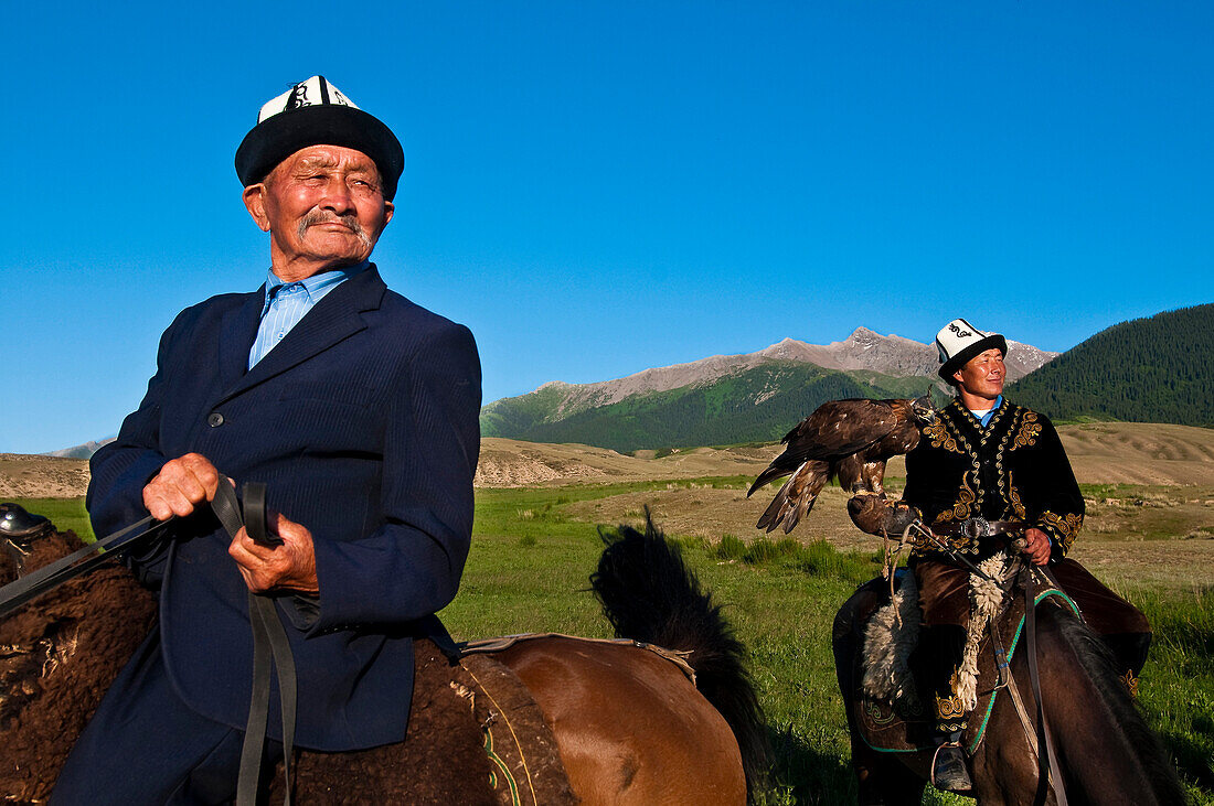 Kyrgyzstan, Issyk Kul Province (Ysyk-Kol), Juuku valley, The eagle hunter Talgarbek Chaibirov and his amulet Toumar preceded by the old falconer Alymkul Obolbekovs