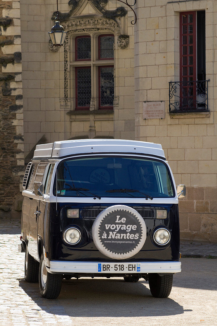 'France, Loire-Atlantique, Nantes, courtyard of the Chateau des Ducs, vehicle of the ''Voyage a Nantes'' festival, summer 2015'