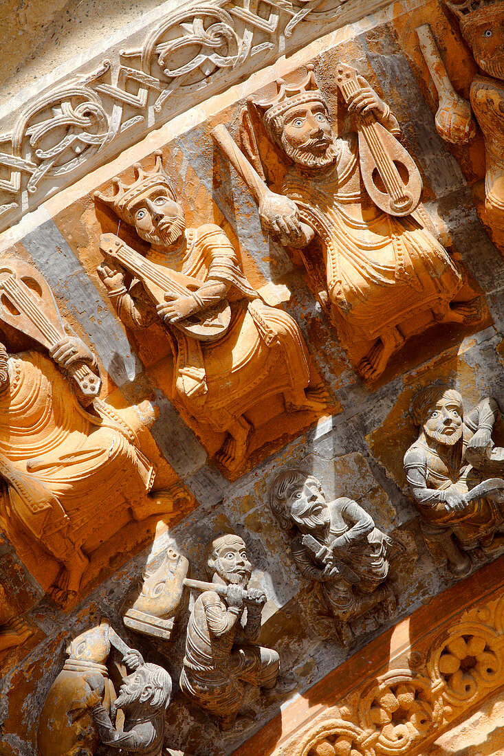 France, Aquitaine, Pyrenees Atlantiques, Oloron-sainte-Marie, Sainte Marie area, Sainte-Marie cathedral, Unesco world heritage as Road to Santiago de Compostela, the portal, detail of musician kings