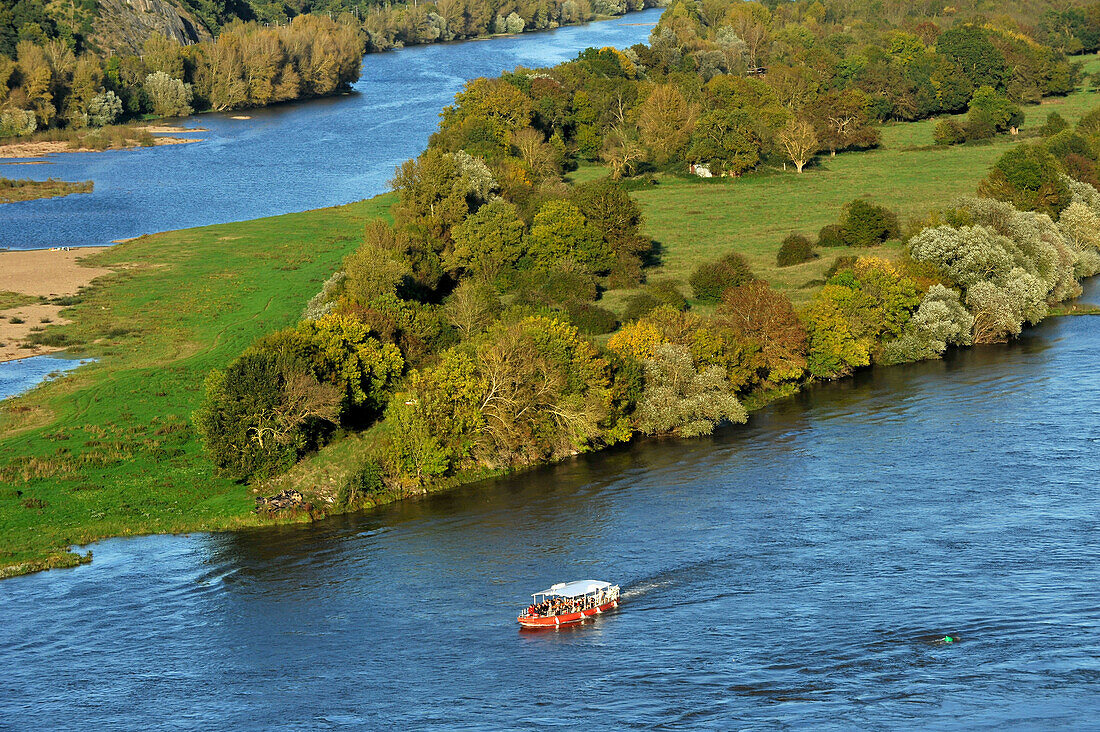 'France, Maine-et-Loire, Champtoceaux, panorama of the Loire valley seen from le Chapalud, boat tour with commentaries on the Loire aboard ''La Luce'' next to the Ile Neuve'