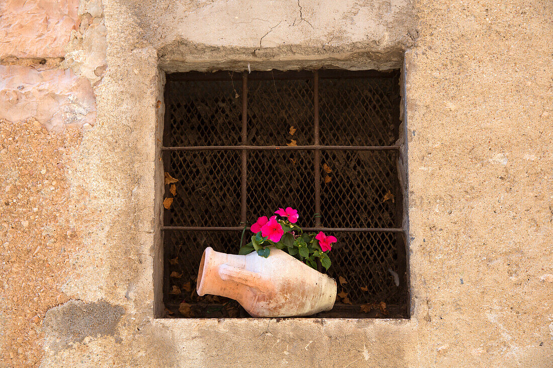 Europe, Italy, Umbria, Perugia district, Spello, Glimpse of the city