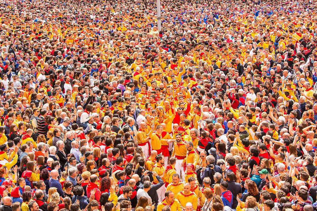 Europe, Italy, Umbria, Perugia district, Gubbio, The crowd and the Race of the Candles