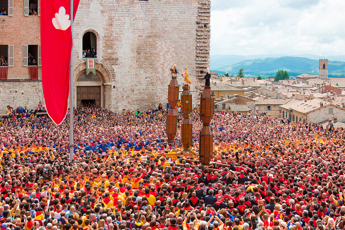 Europe, Italy, Umbria, Perugia district, Gubbio, The crowd and the Race of the Candles