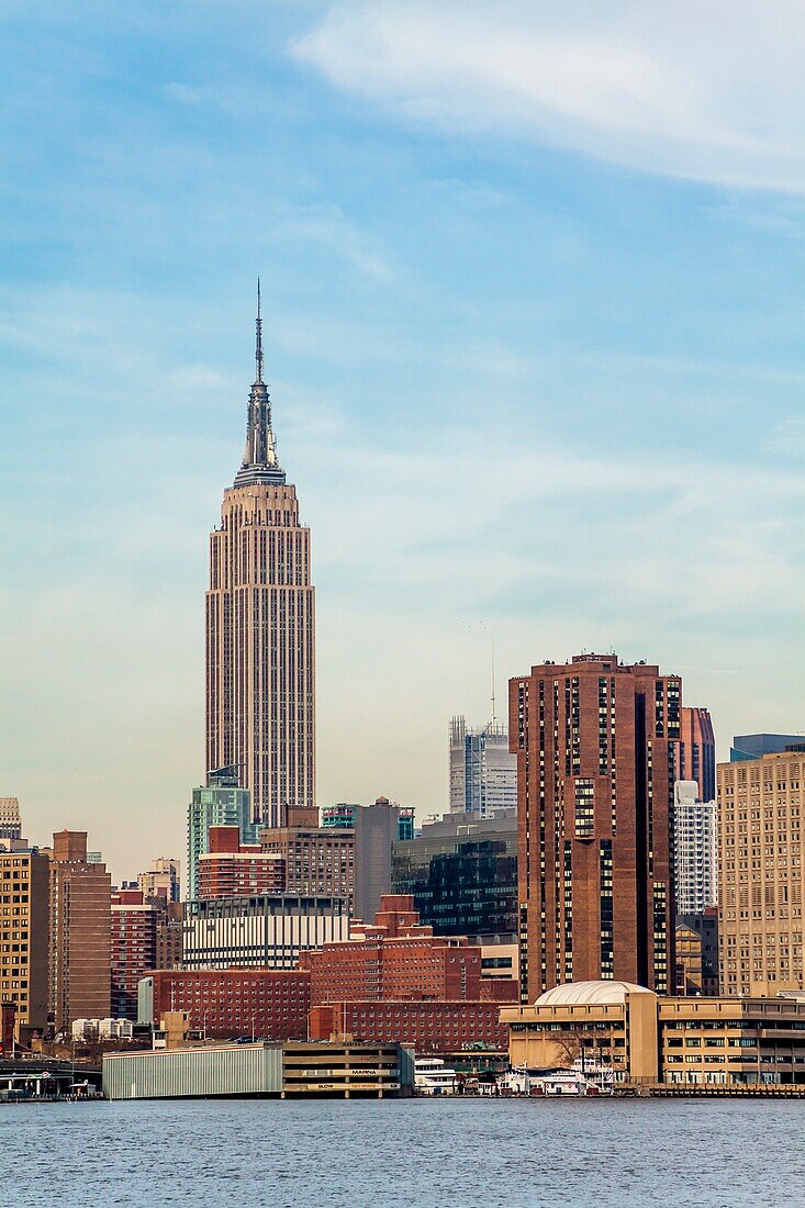 Manhattan, view of the Empire State Building and Midtown Manhattan across the Hudson River, New York, United States of America